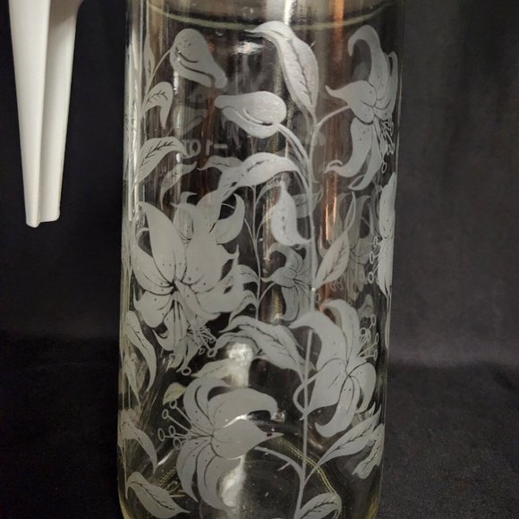 Vintage 1970s Anchor Hocking TANG Glass Pitcher with Lid 1 Quart Etched Lilies - Picture 3 of 7